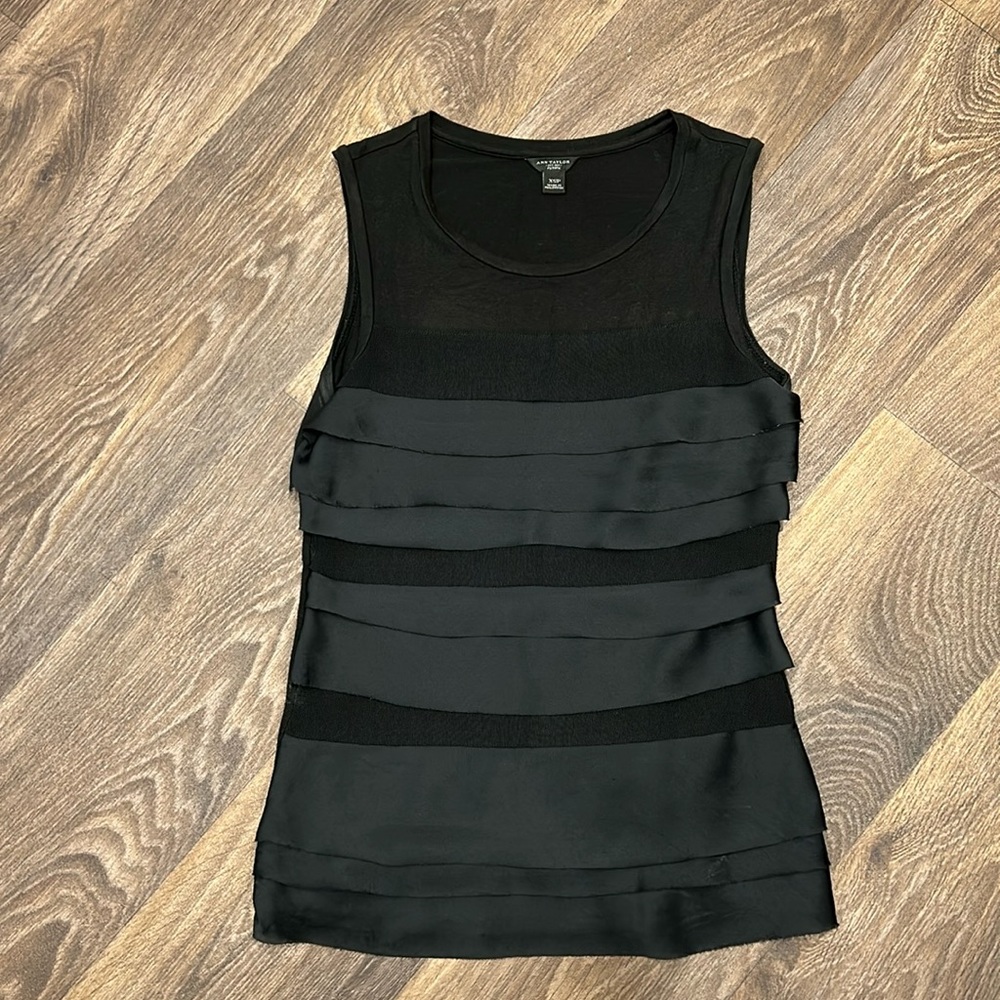 Ann Taylor sleeveless black blouse XS Petite